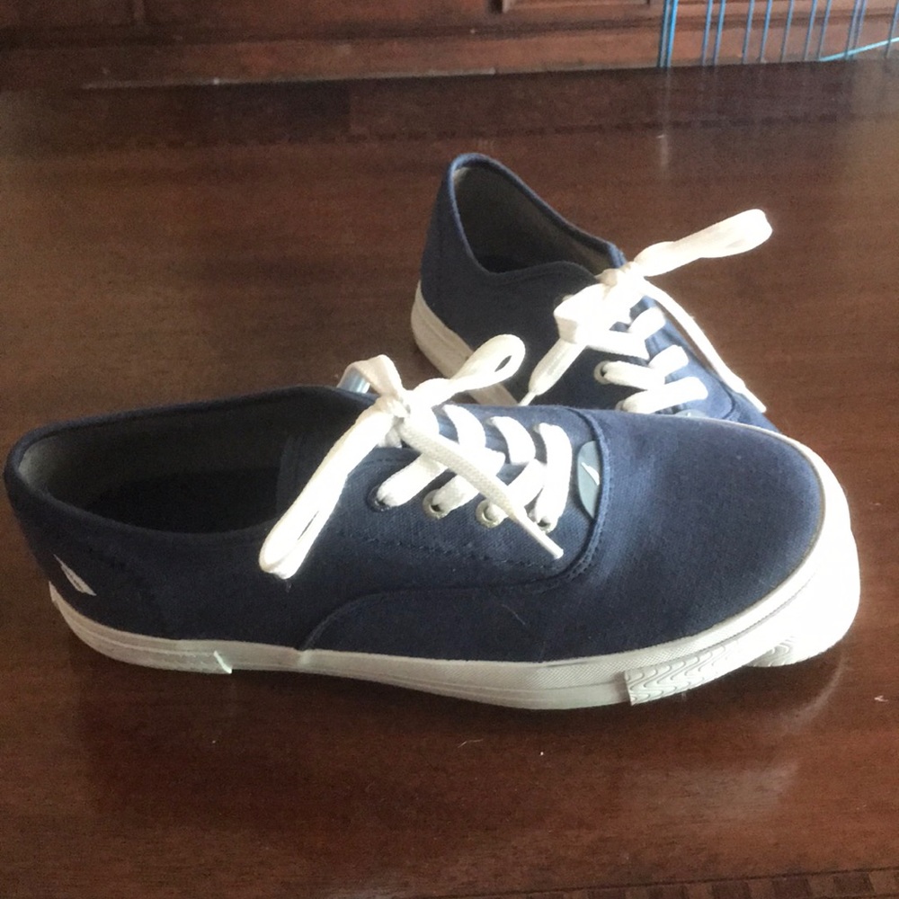 Náutica canvas shoes size 9.5